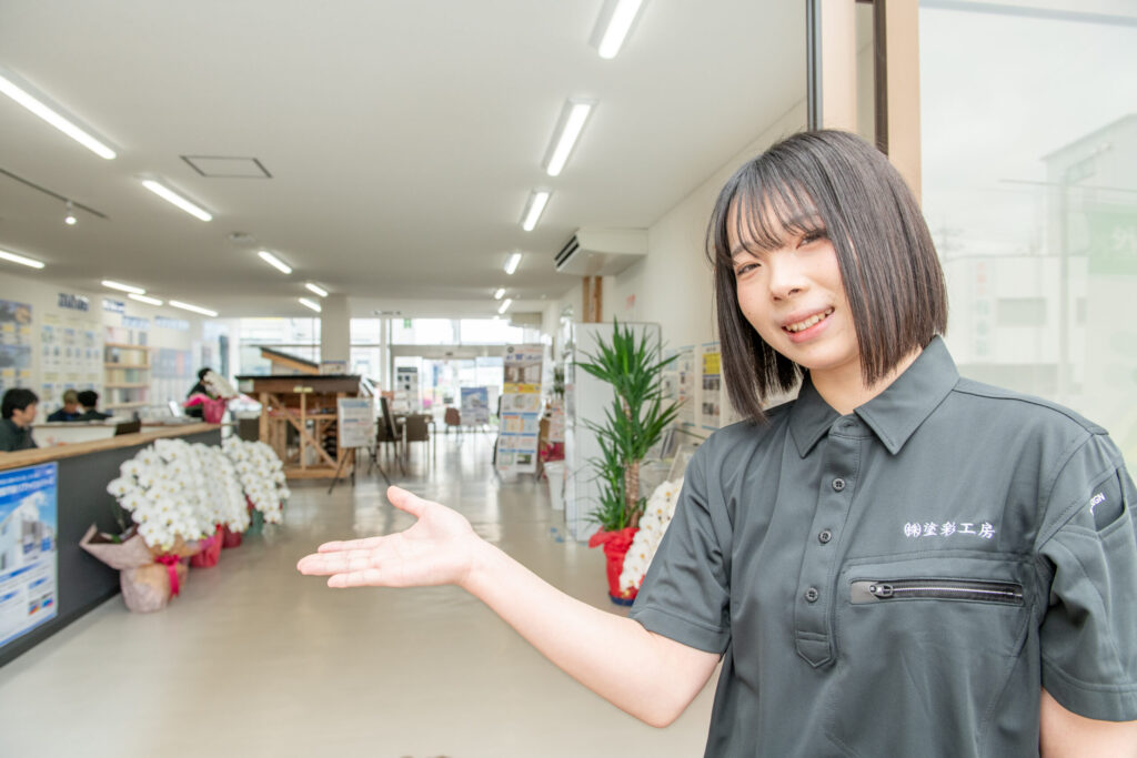 入口でお出迎えするスタッフ